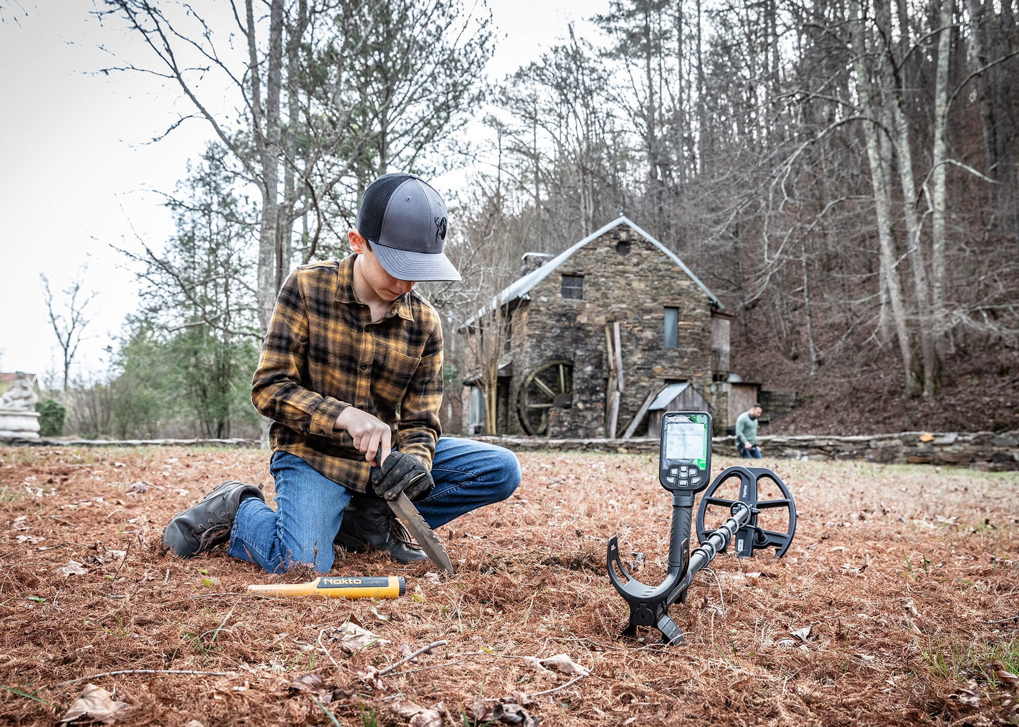 Nokta Score Waterproof Multi-Frequency Metal Detector + AccuPOINT Pinpointer Bundle