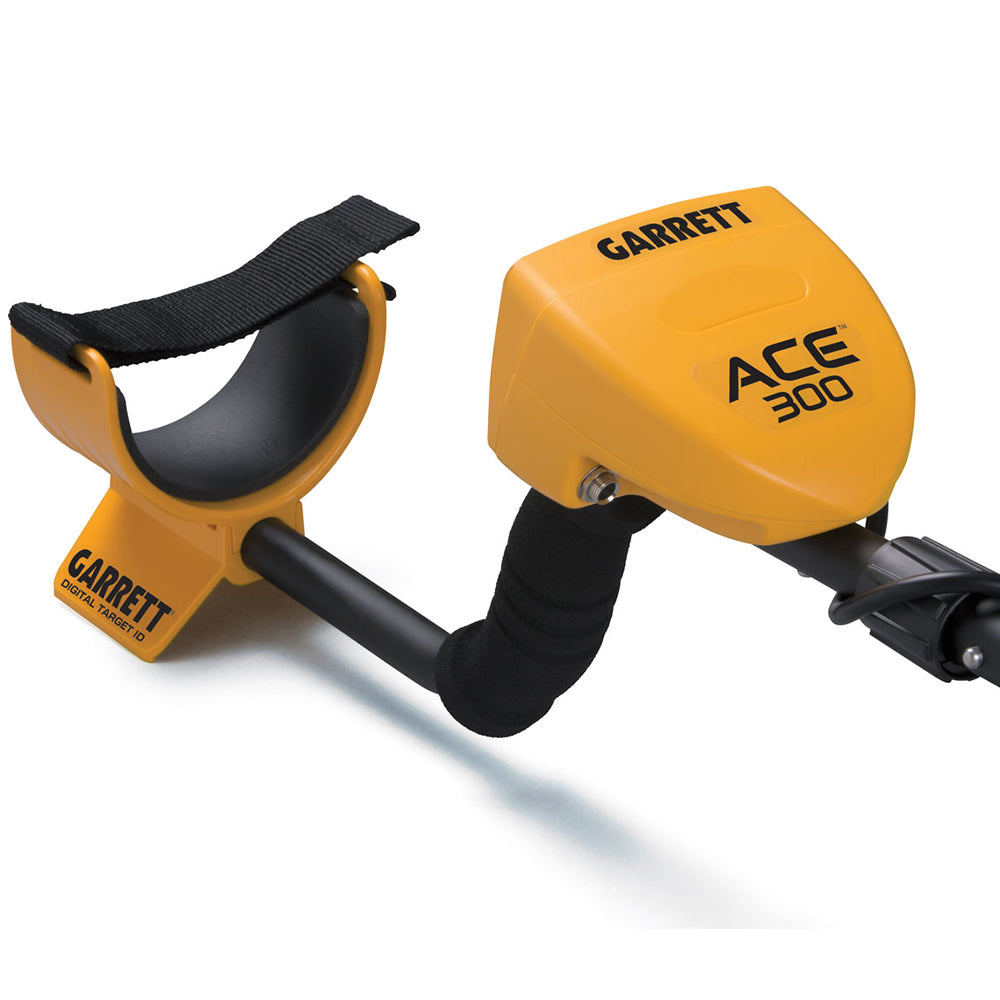Garrett ACE 300 Metal Detector with Travel Carry Bag