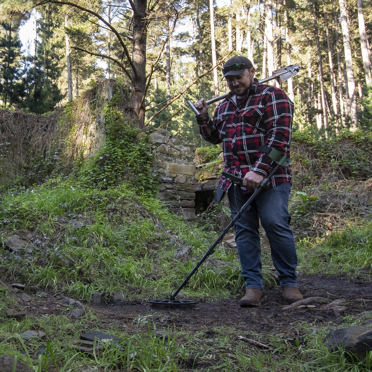 Minelab X-Terra Pro Waterproof Metal Detector with ML-85 Wireless Headphones