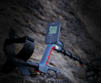 Minelab Vanquish 360 Adventure Pack Multi-Frequency Waterproof Metal Detector with Digger, Finds Pouch & Gloves