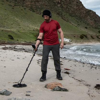 Minelab Equinox 900 Waterproof Multi-Frequency Metal Detector with 11" DD Coil, 6" DD Coil & Backpack